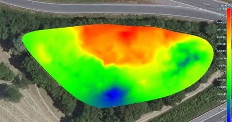Flächendeckend gemessene, ungleichmäßige Schlammverteilung eines Rückhaltebeckens als Farbkarte